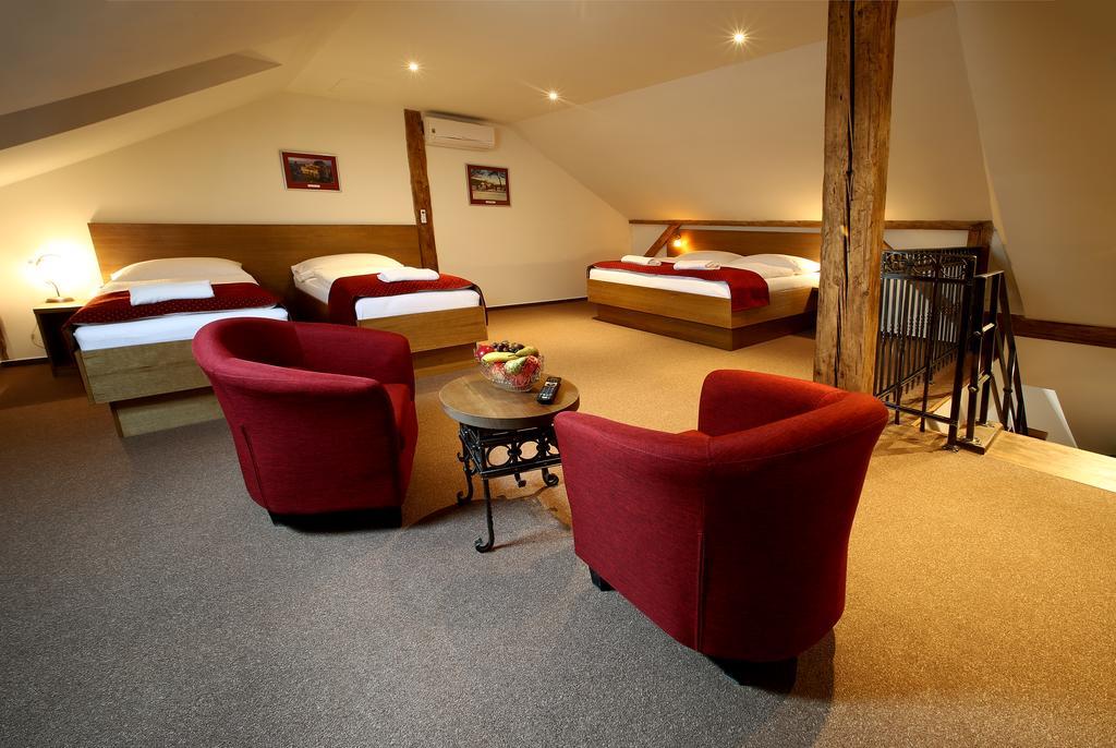 Apartments & Suites Zluta Hruska Plzeň Kültér fotó